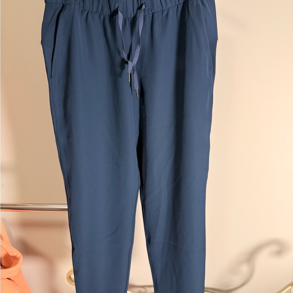 Lululemon Athletica Women’s navy joggers
